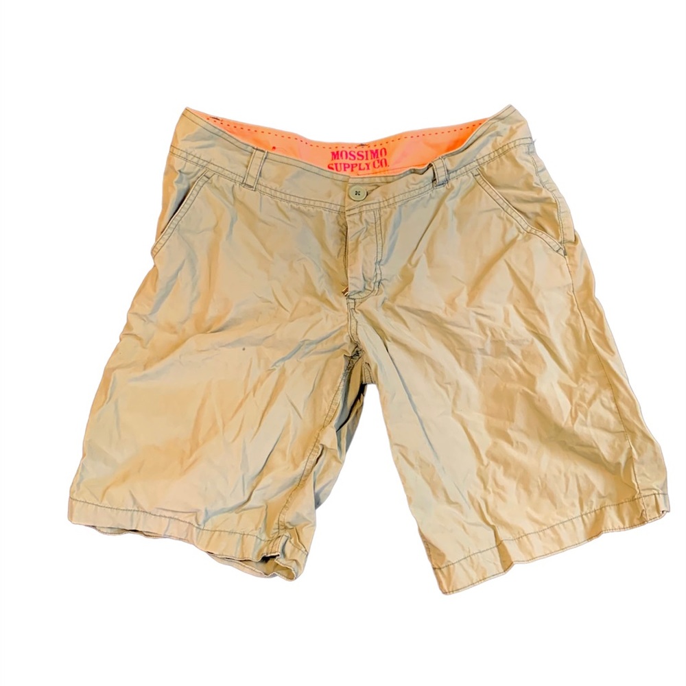 Size 7 green Bermuda shorts.